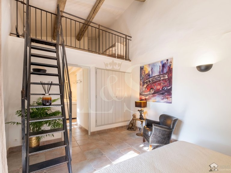 Villa for Sale in Oppede, The Luberon / Vaucluse 19