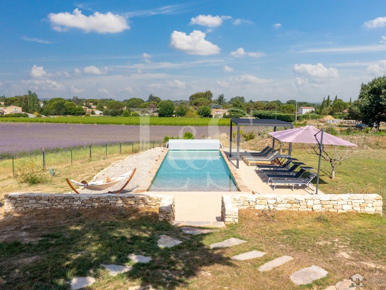 Villa for Sale in Maubec, The Luberon / Vaucluse 3