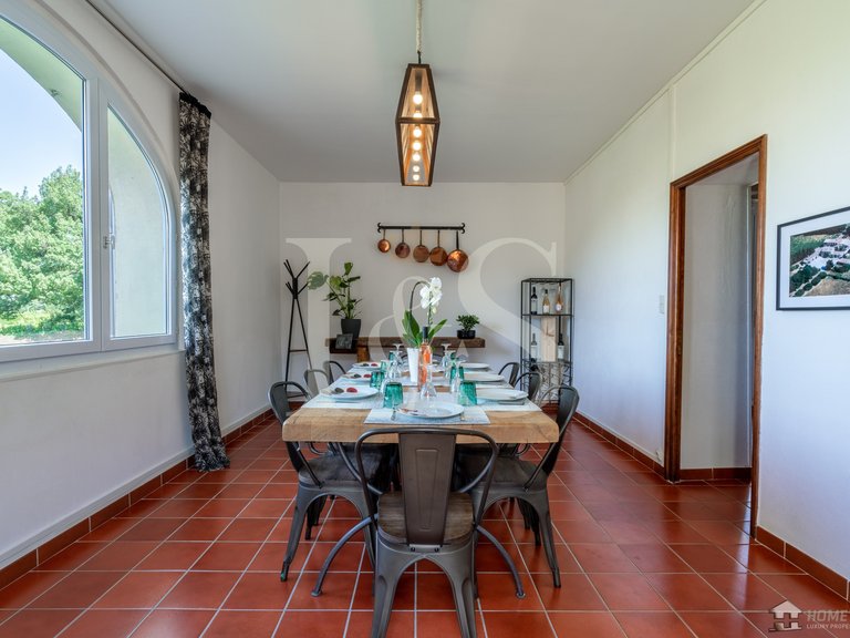Villa for Sale in Maubec, The Luberon / Vaucluse 5