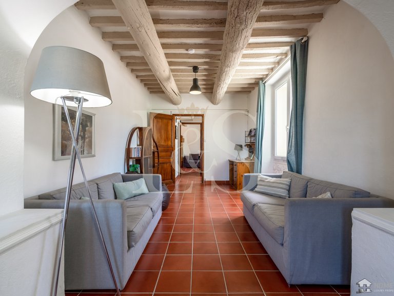 Villa for Sale in Maubec, The Luberon / Vaucluse 6