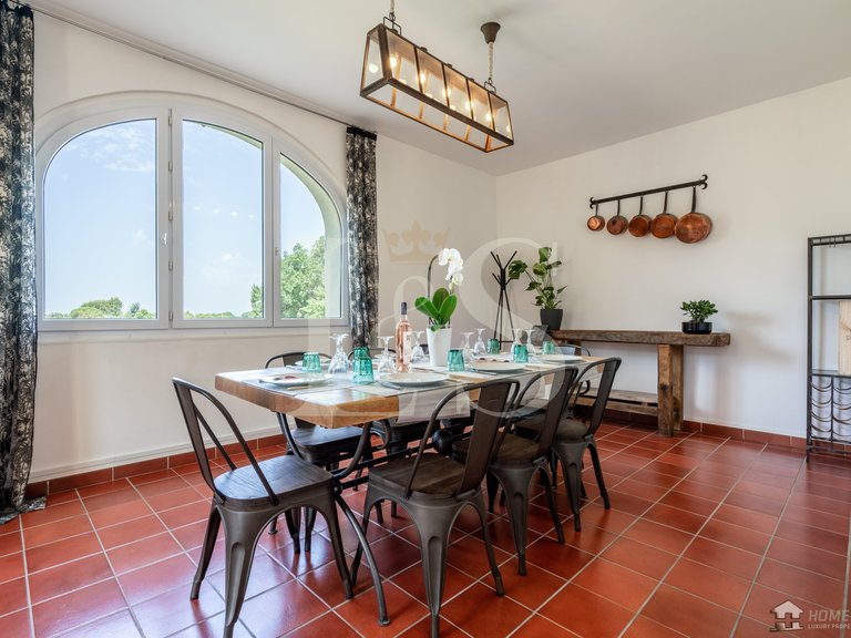 Villa for Sale in Maubec, The Luberon / Vaucluse 7