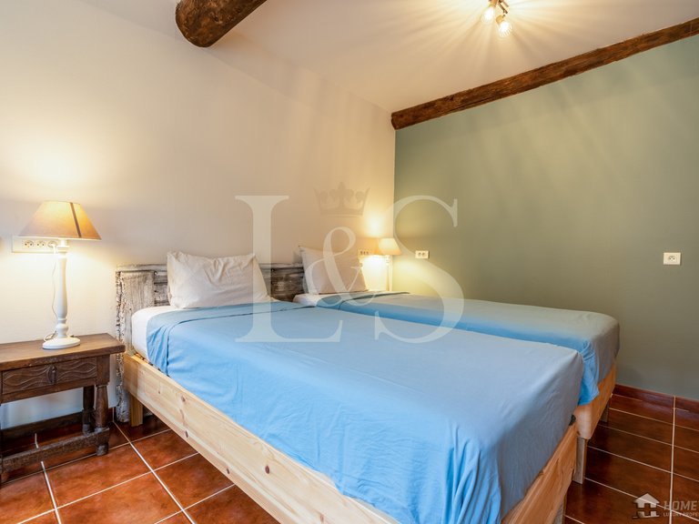 Villa for Sale in Maubec, The Luberon / Vaucluse 9