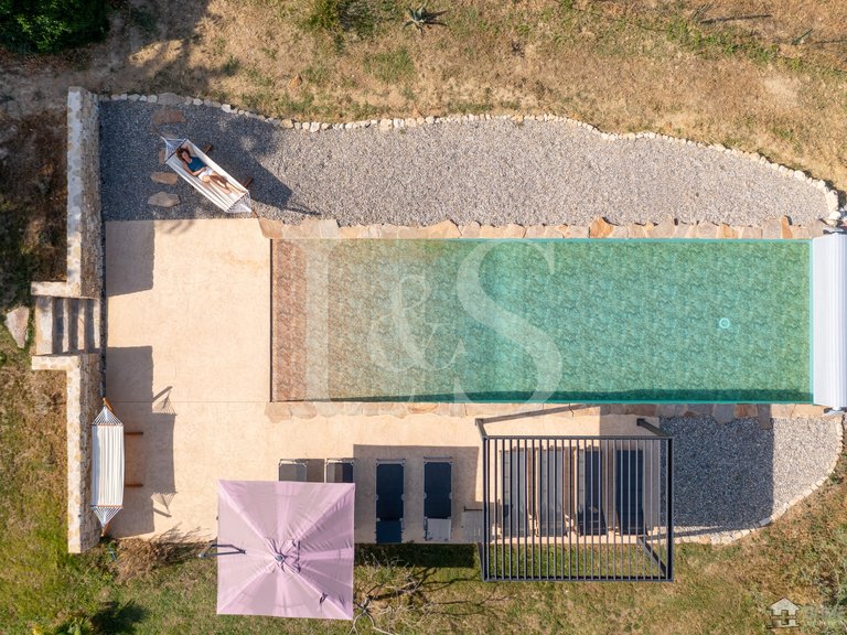 Villa for Sale in Maubec, The Luberon / Vaucluse 16