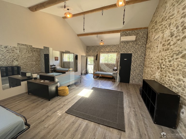 Villa for Sale in Maubec, The Luberon / Vaucluse 18