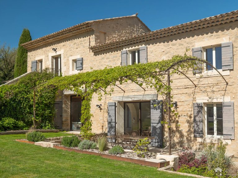Villa for Sale in Oppede, The Luberon / Vaucluse 9