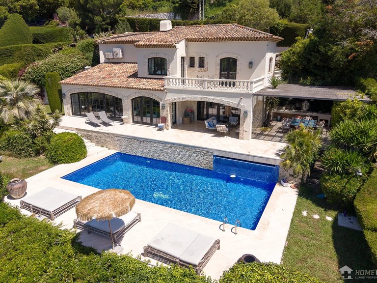 Villa for Sale in Cannes, Cannes Area 1