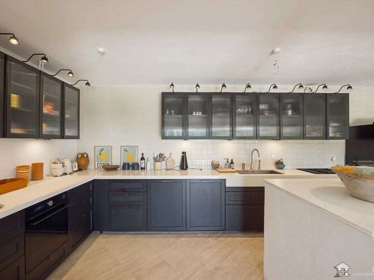 Villa for Sale in Cannes, Cannes Area 8