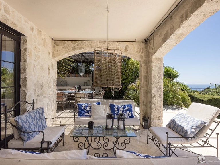 Villa for Sale in Cannes, Cannes Area 10