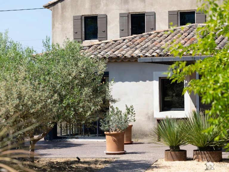 Villa for Sale in Oppede, The Luberon / Vaucluse 3