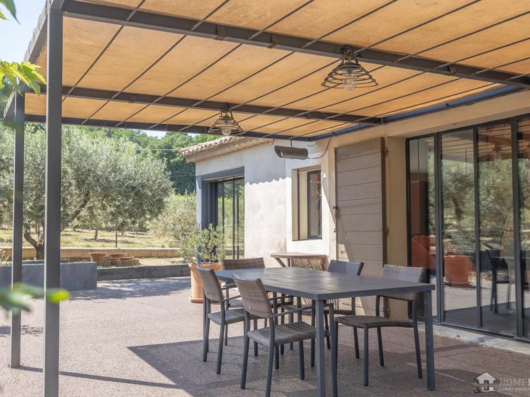 Villa for Sale in Oppede, The Luberon / Vaucluse 4