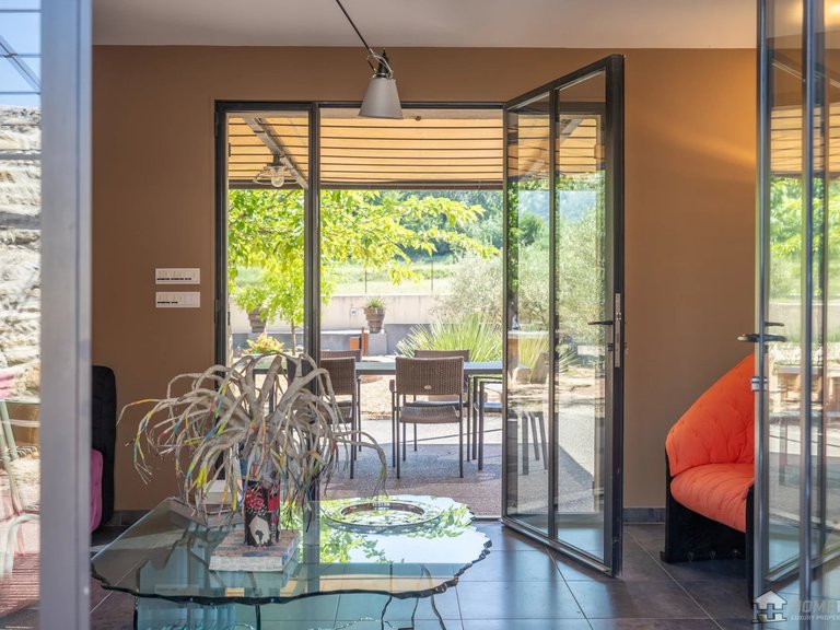 Villa for Sale in Oppede, The Luberon / Vaucluse 6
