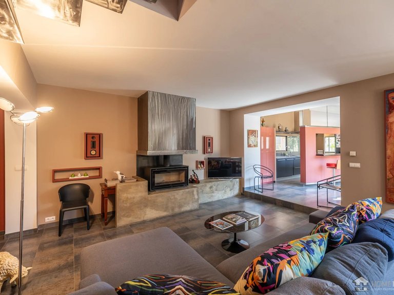 Villa for Sale in Oppede, The Luberon / Vaucluse 8