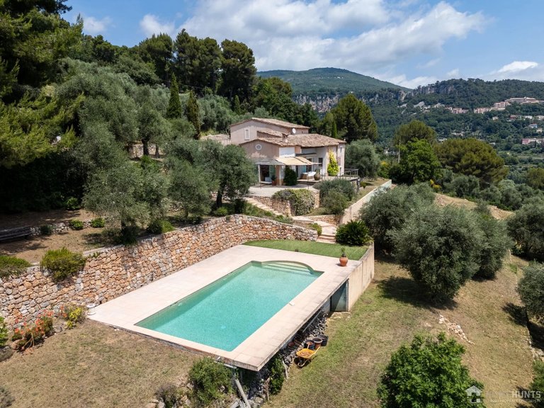 Villa for Sale in Grasse, Mougins, Valbonne, Grasse Area 1