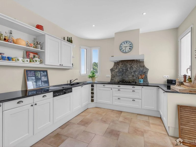 Villa for Sale in Grasse, Mougins, Valbonne, Grasse Area 5
