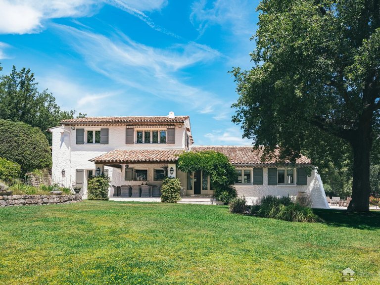 Villa for Sale in Le Rouret, Mougins, Valbonne, Grasse Area 2