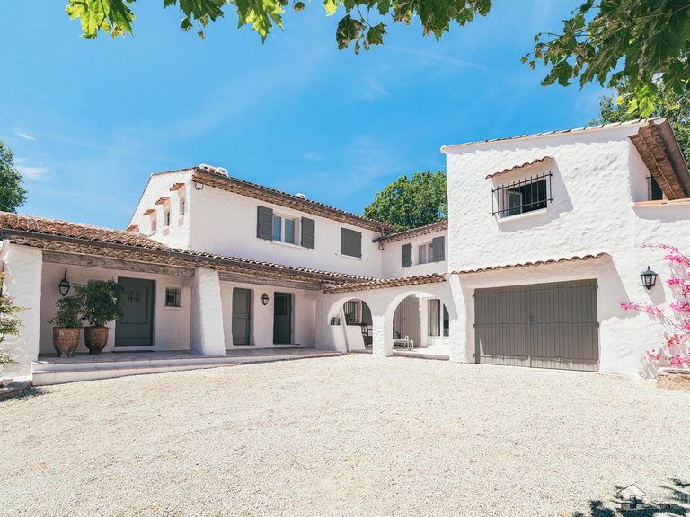 Villa for Sale in Le Rouret, Mougins, Valbonne, Grasse Area 4