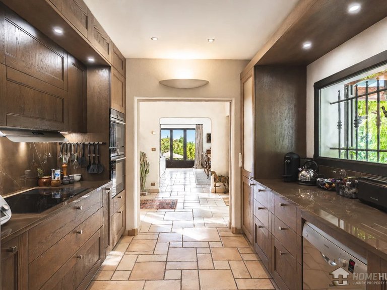 Villa for Sale in Le Rouret, Mougins, Valbonne, Grasse Area 8