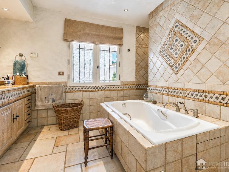 Villa for Sale in Le Rouret, Mougins, Valbonne, Grasse Area 10