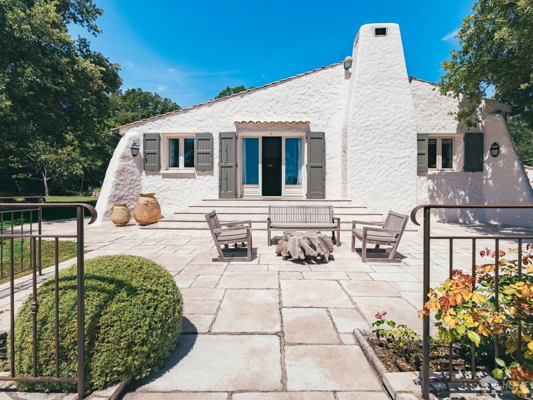 Villa for Sale in Le Rouret, Mougins, Valbonne, Grasse Area 14