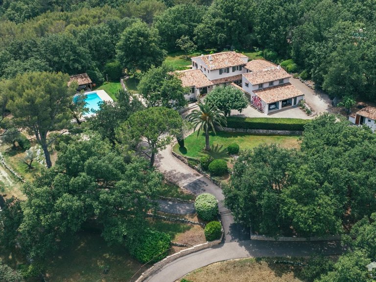 Villa for Sale in Le Rouret, Mougins, Valbonne, Grasse Area 17