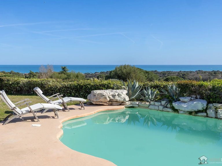Villa for Sale in Villeneuve Loubet, Antibes Area 1