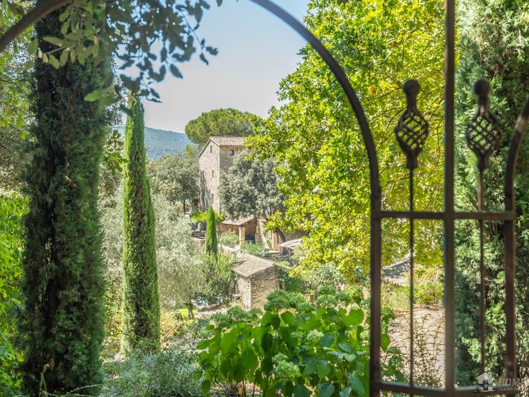 Villa for Sale in Menerbes, The Luberon / Vaucluse 4