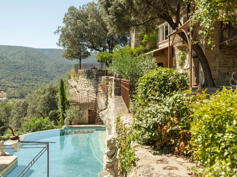 Villa for Sale in Menerbes, The Luberon / Vaucluse 5