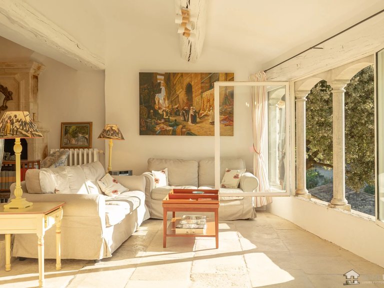 Villa for Sale in Menerbes, The Luberon / Vaucluse 8