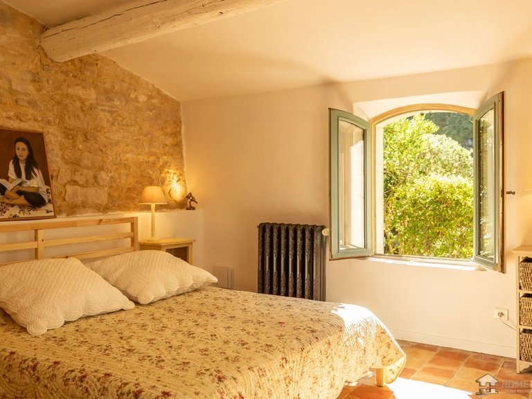 Villa for Sale in Menerbes, The Luberon / Vaucluse 9