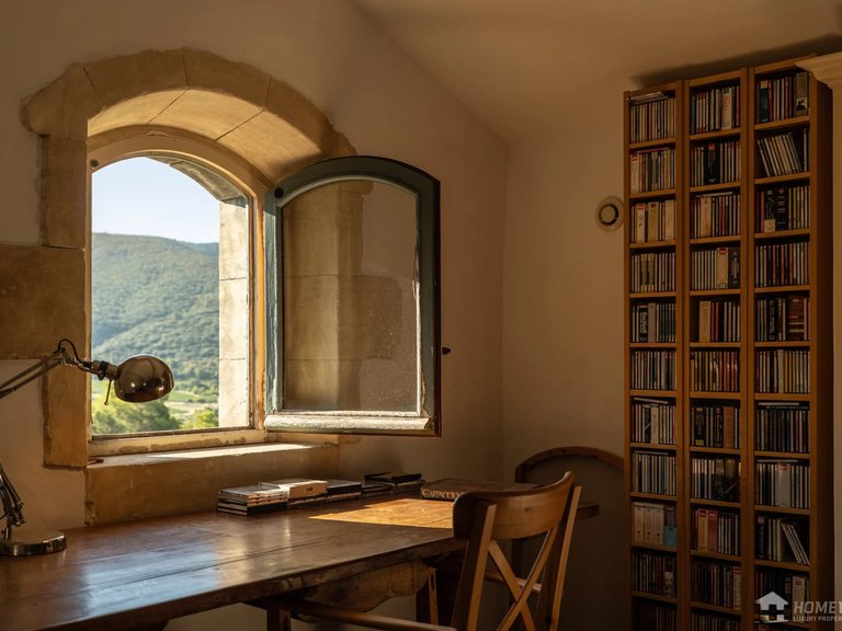 Villa for Sale in Menerbes, The Luberon / Vaucluse 11