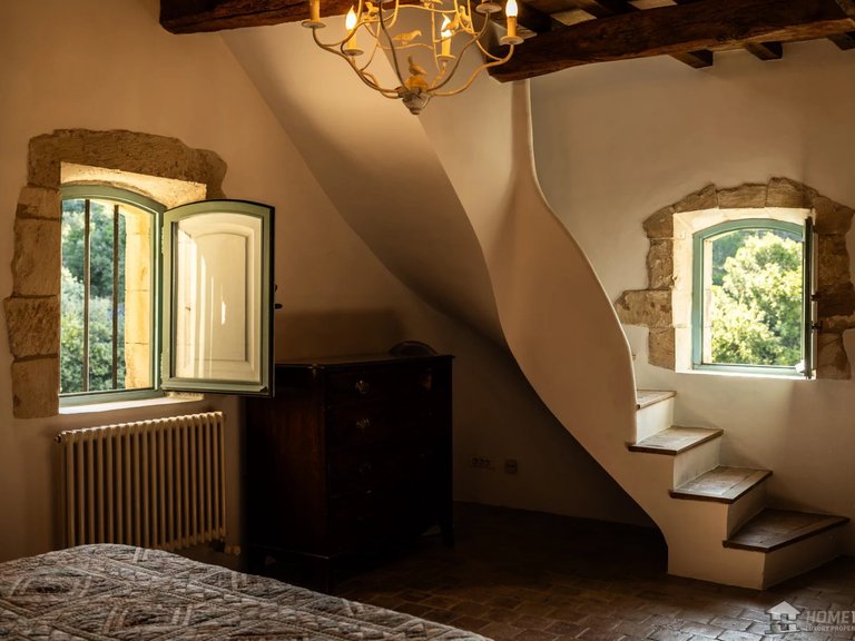 Villa for Sale in Menerbes, The Luberon / Vaucluse 12