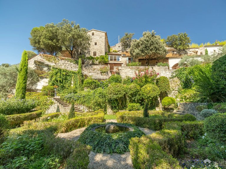 Villa for Sale in Menerbes, The Luberon / Vaucluse 13