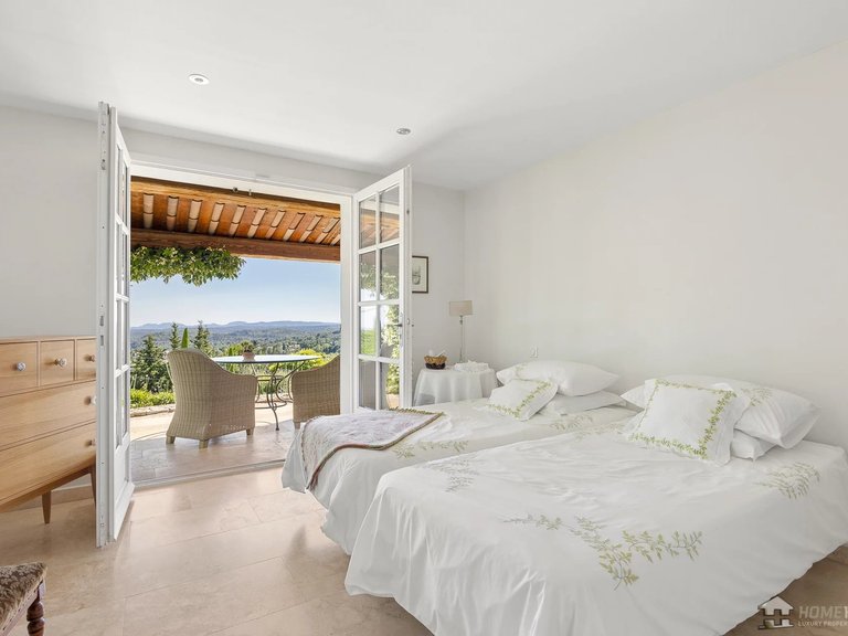 Villa for Sale in Vence, Vence, St. Paul Area 9