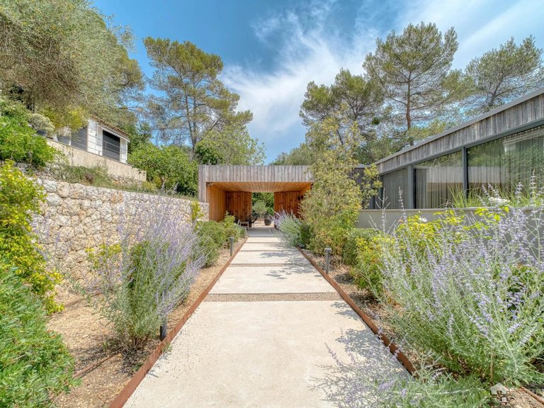 Villa for Sale in Valbonne, Mougins, Valbonne, Grasse Area 11