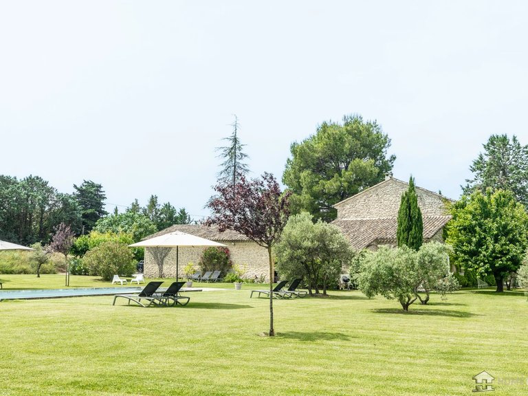 Villa for Sale in Robion, The Luberon / Vaucluse 7