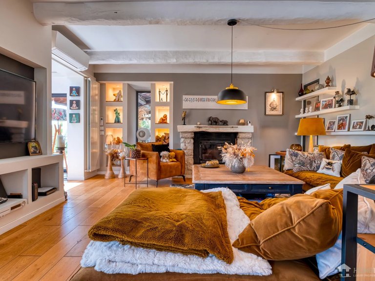 Villa for Sale in Tourrettes Sur Loup, Vence, St. Paul Area 7