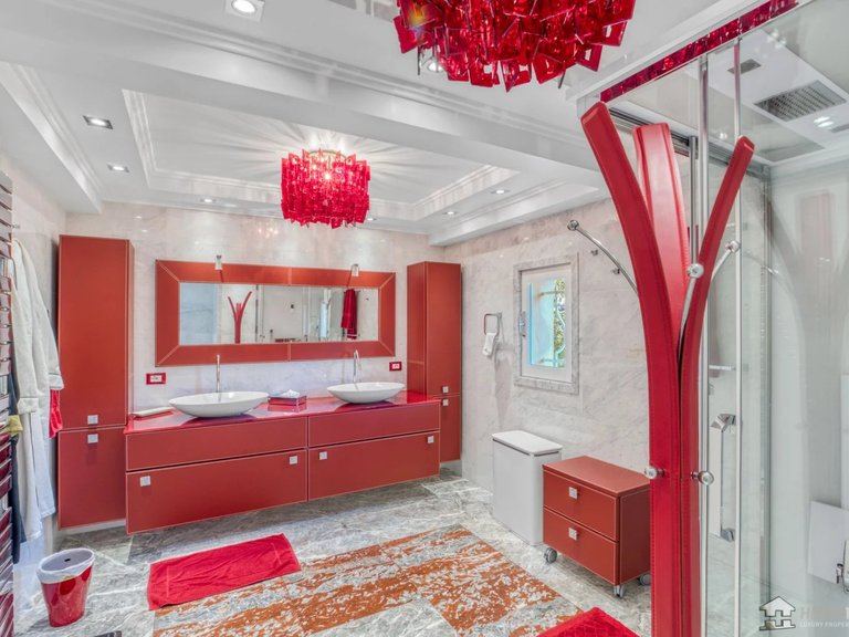 Villa for Sale in Villefranche Sur Mer, Villefranche, Cap Ferrat Area 15