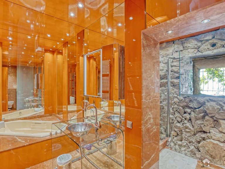 Villa for Sale in Villefranche Sur Mer, Villefranche, Cap Ferrat Area 17