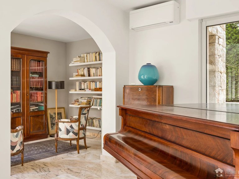 Villa for Sale in Cap D Antibes, Antibes Area 10