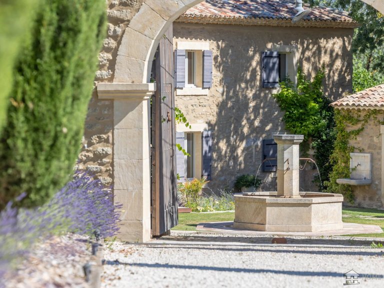 Villa for Sale in Oppede, The Luberon / Vaucluse 5