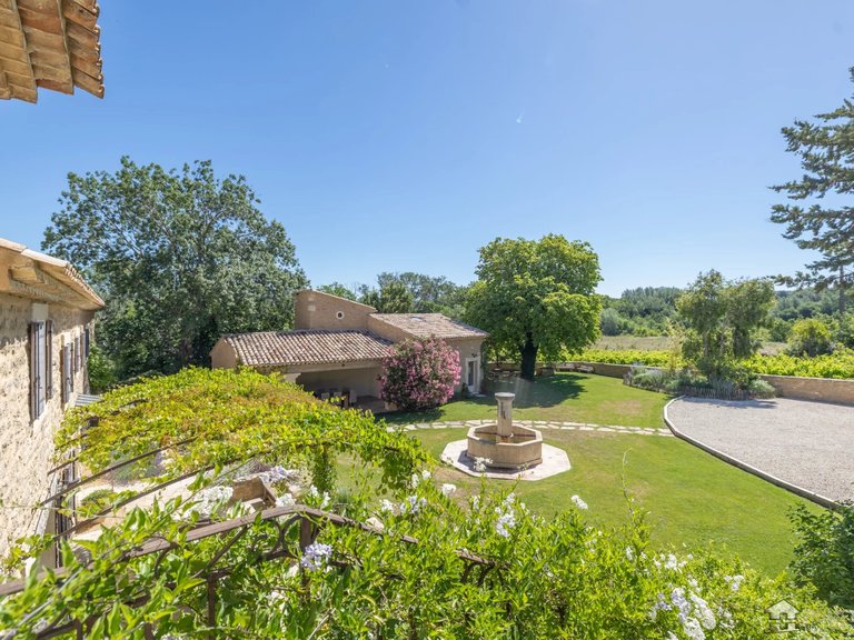 Villa for Sale in Oppede, The Luberon / Vaucluse 6