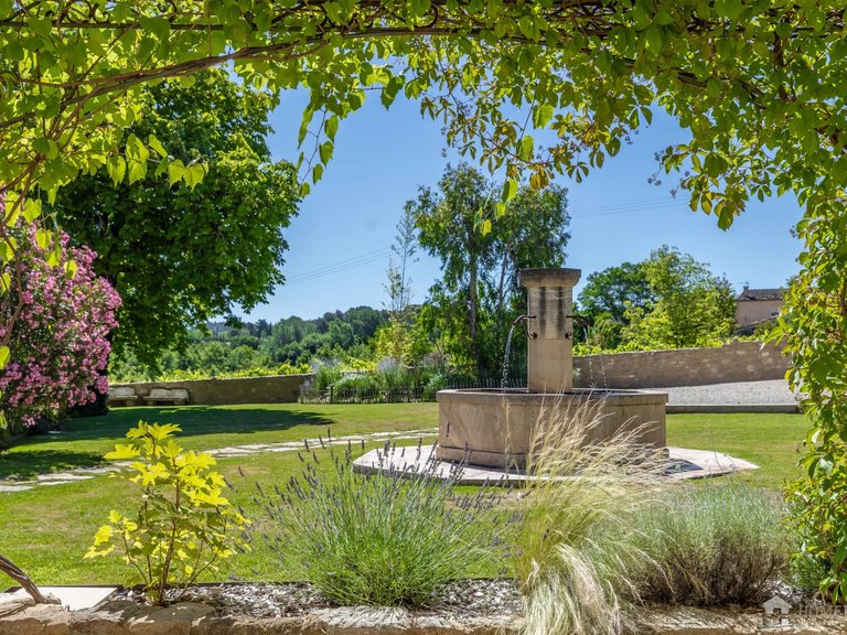 Villa for Sale in Oppede, The Luberon / Vaucluse 10