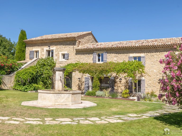Villa for Sale in Oppede, The Luberon / Vaucluse 11