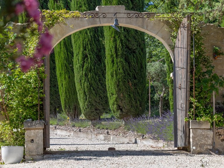 Villa for Sale in Oppede, The Luberon / Vaucluse 14