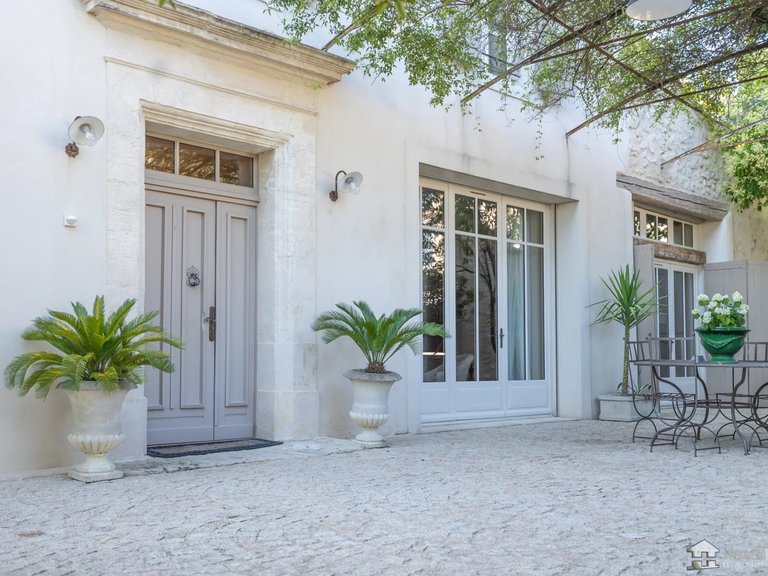 Villa for Sale in Velleron, The Luberon / Vaucluse 1