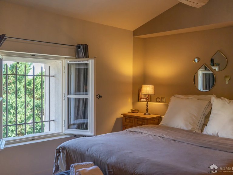 Villa for Sale in Velleron, The Luberon / Vaucluse 8