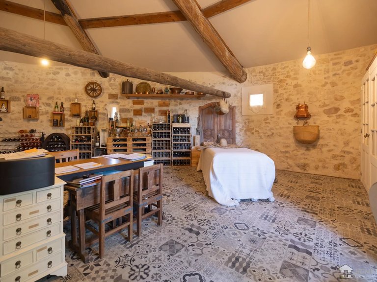 Villa for Sale in Velleron, The Luberon / Vaucluse 9