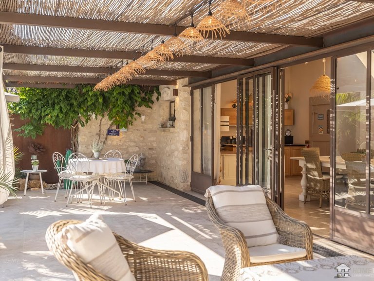 Villa for Sale in Velleron, The Luberon / Vaucluse 10