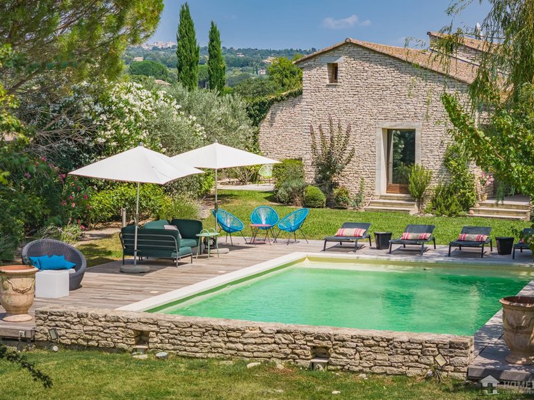 Villa for Sale in Gordes, The Luberon / Vaucluse 4