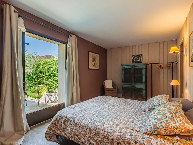 Villa for Sale in Gordes, The Luberon / Vaucluse 6